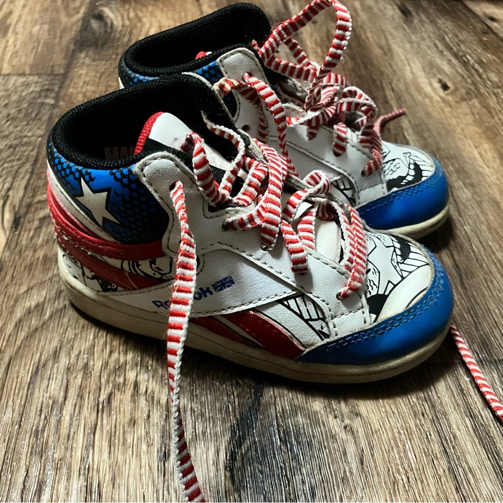 Reebok Kids Captain America White and Blue Graphic Sneakers Size 6